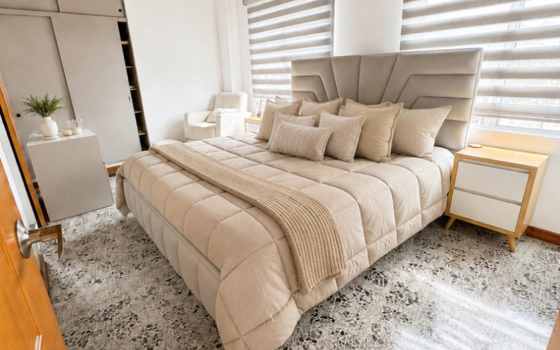 Duplex Sophistication in San Joaquín: Spacacious Living, Marble Floors & Private Terrace.