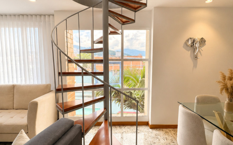 Duplex Sophistication in San Joaquín: Spacacious Living, Marble Floors & Private Terrace.