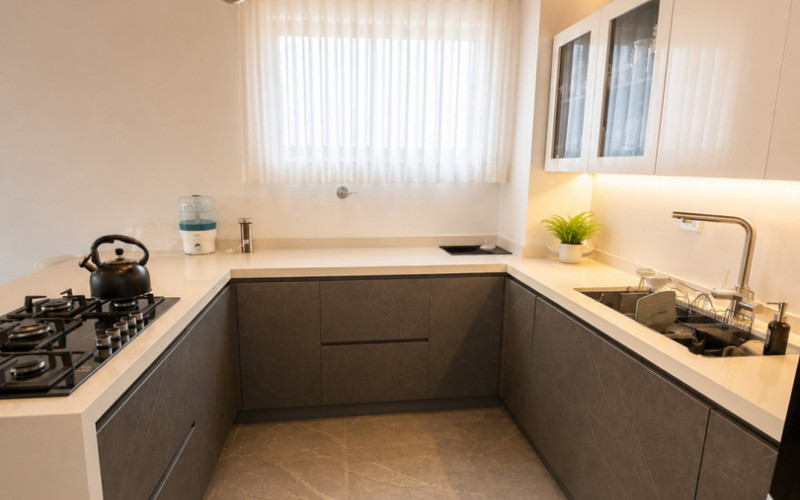 Duplex Sophistication in San Joaquín: Spacacious Living, Marble Floors & Private Terrace.