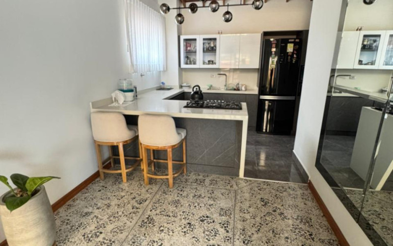 Duplex Sophistication in San Joaquín: Spacacious Living, Marble Floors & Private Terrace.