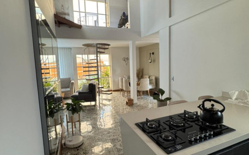 Duplex Sophistication in San Joaquín: Spacacious Living, Marble Floors & Private Terrace.