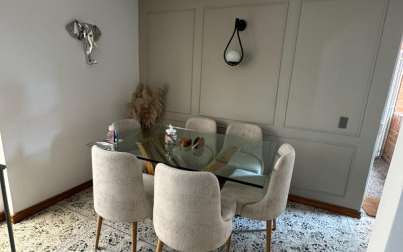 Duplex Sophistication in San Joaquín: Spacacious Living, Marble Floors & Private Terrace.