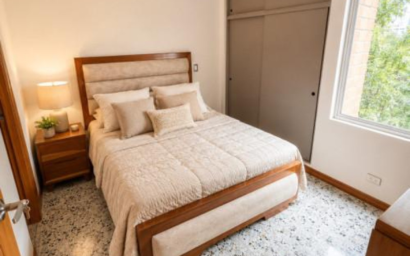 Duplex Sophistication in San Joaquín: Spacacious Living, Marble Floors & Private Terrace.