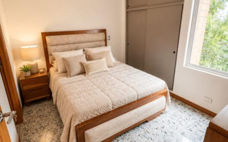 Duplex Sophistication in San Joaquín: Spacacious Living, Marble Floors & Private Terrace.