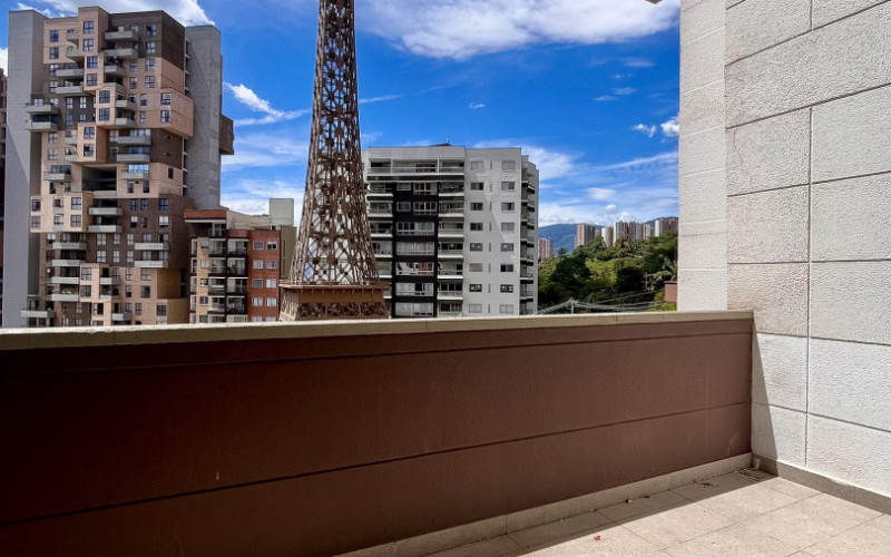 Modern Apartment with Private Terrace for Sale in Sabaneta | Paris Residence 100 m2