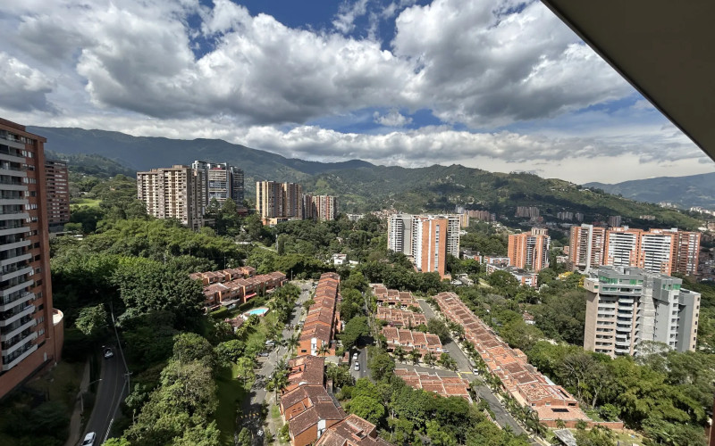 Modern Apartment with Panoramic Views in Envigado