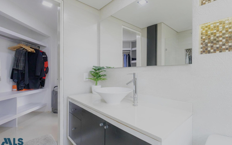 Apartamento en Medellín en Las Lomas Nº 2