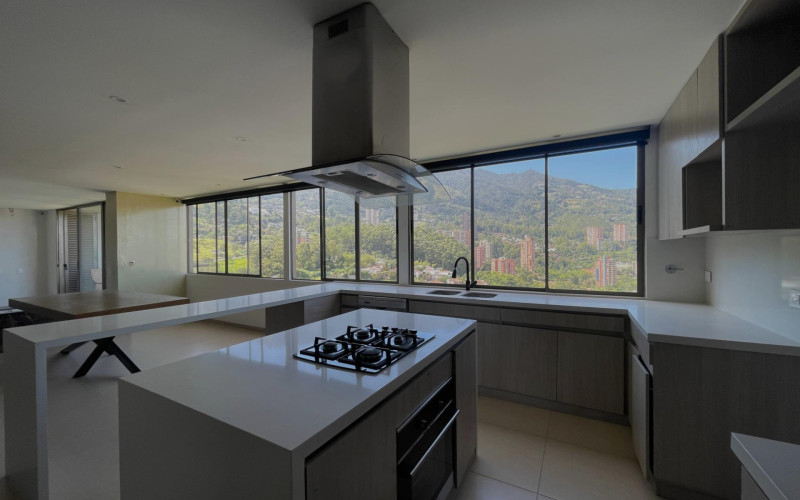 Apartamento en Medellín en Altos del Poblado