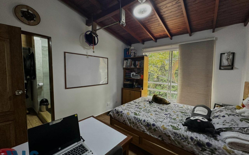Casa en Envigado en Loma del Barro