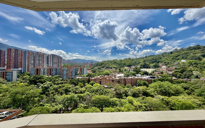 3-Bedroom Apartment for Sale in Los Colores, Medellín | Mountain Views & Parking