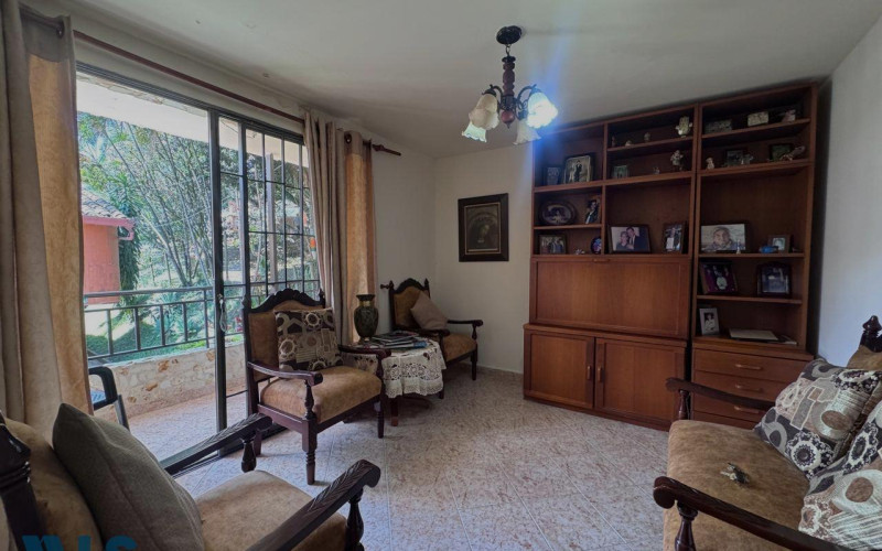 Casa en Envigado en Loma del Barro