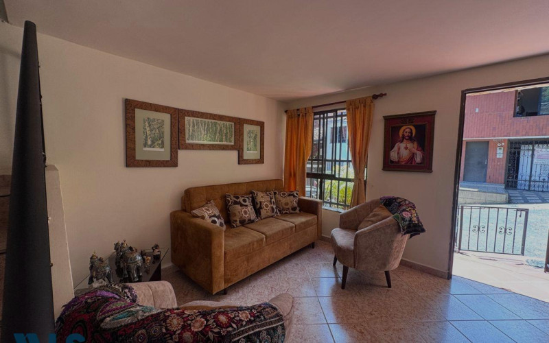 Casa en Envigado en Loma del Barro