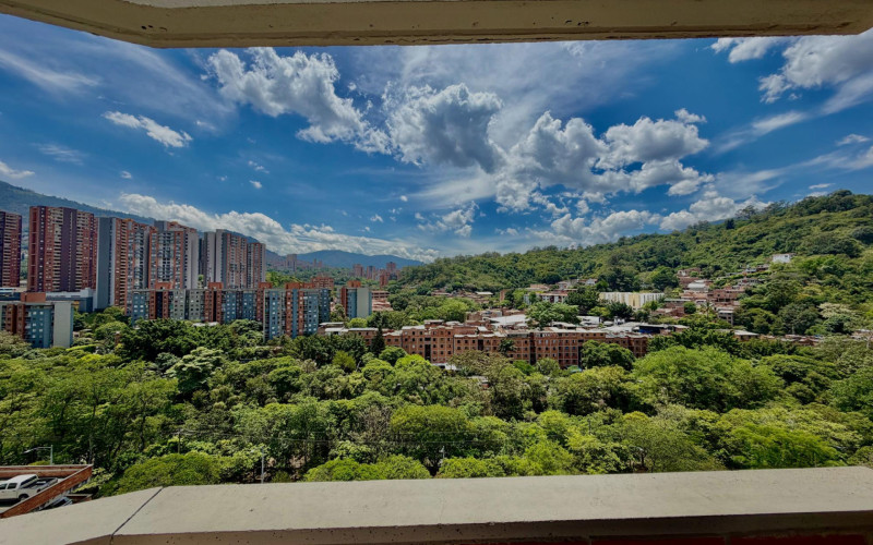 Apartamento en Medellín en Los Colores