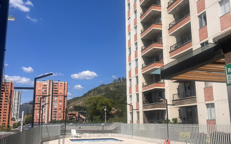 3-Bedroom Apartment for Sale in Copacabana (Porton del Norte) | Mountain View & Parking