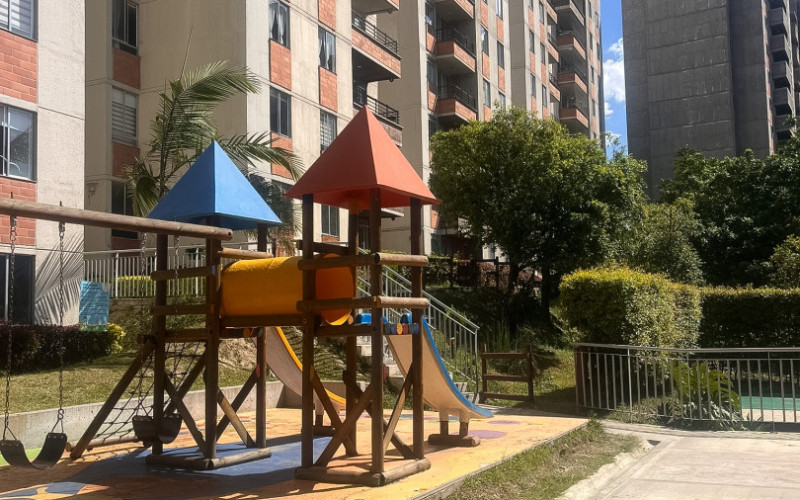 3-Bedroom Apartment for Sale in Copacabana (Porton del Norte) | Mountain View & Parking