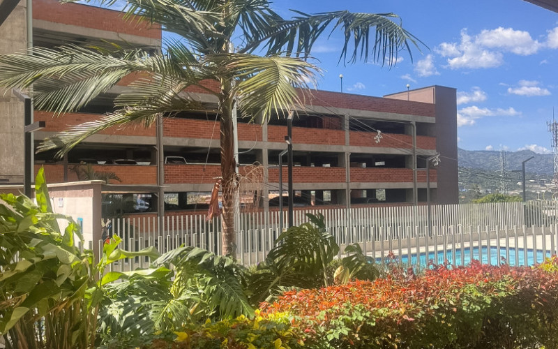 3-Bedroom Apartment for Sale in Copacabana (Porton del Norte) | Mountain View & Parking