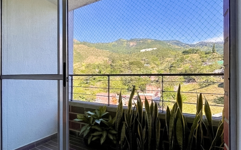 3-Bedroom Apartment for Sale in Copacabana (Porton del Norte) | Mountain View & Parking