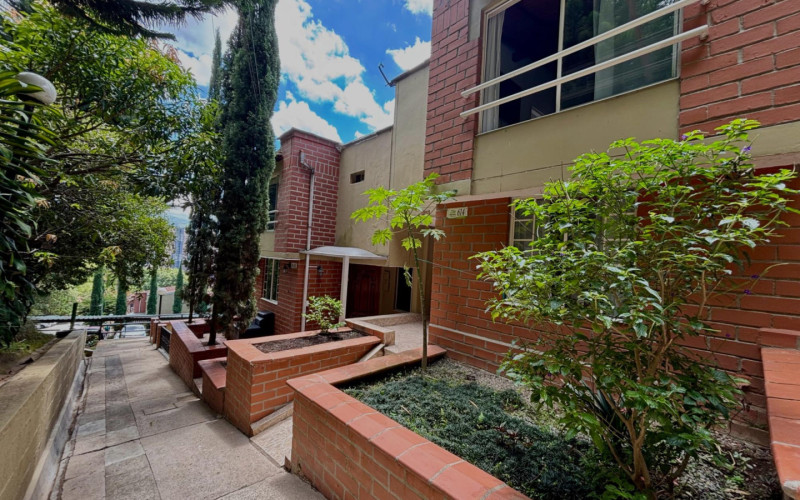 Casa en Envigado en Loma del Barro
