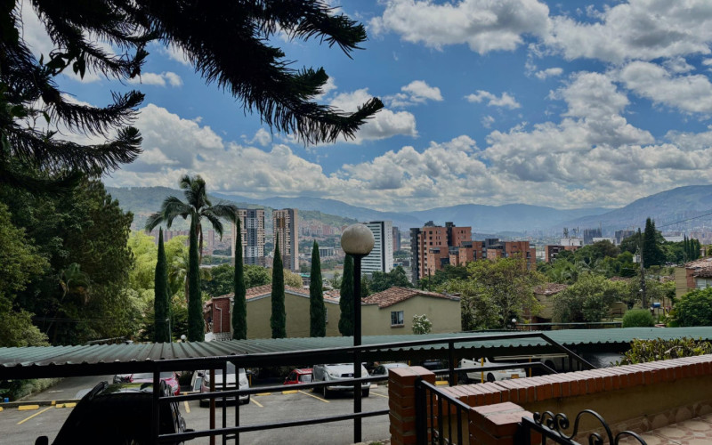 Casa en Envigado en Loma del Barro