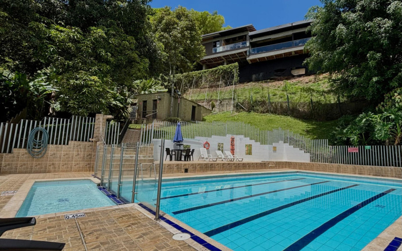 Casa en Envigado en Loma del Barro