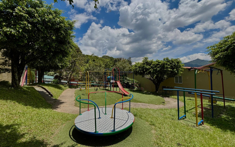 Casa en Envigado en Loma del Barro