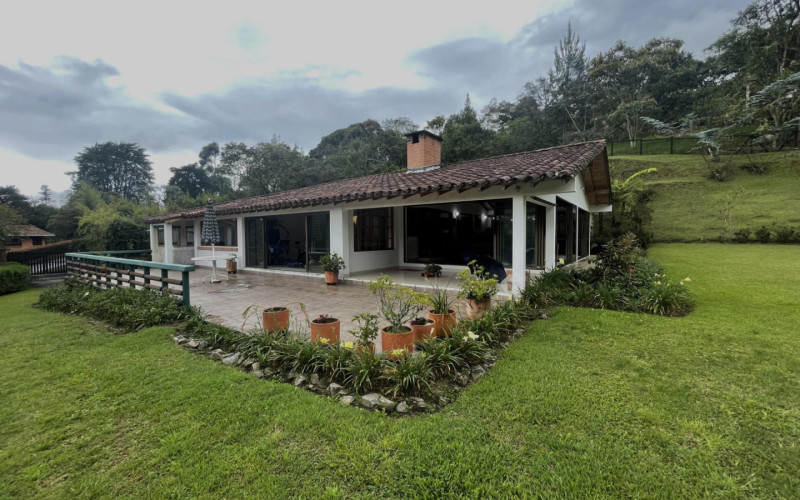 Casa en El Retiro en V. Carrizales