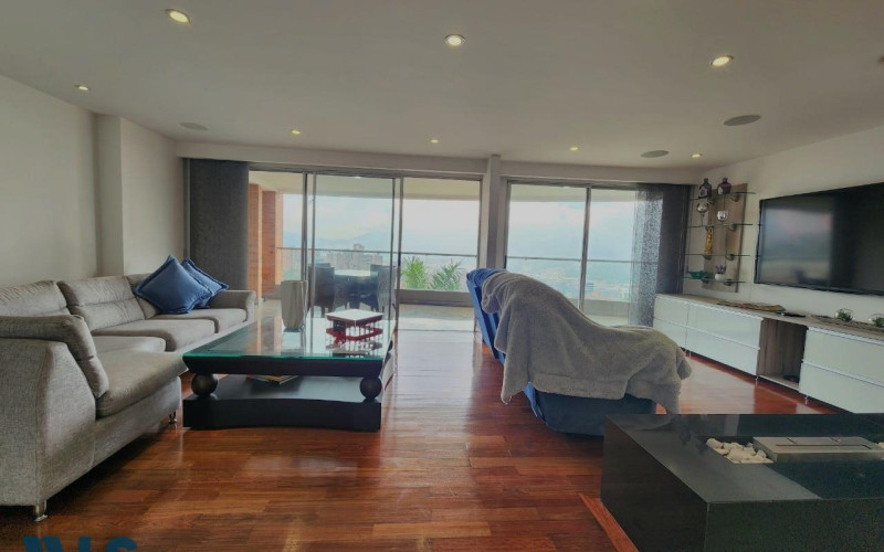 Apartamento en Medellín en Altos del Poblado