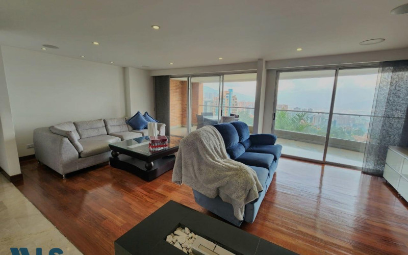 Apartamento en Medellín en Altos del Poblado