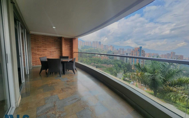 Apartamento en Medellín en Altos del Poblado