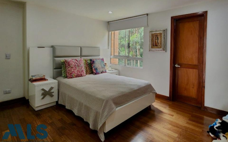 Apartamento en Medellín en Altos del Poblado