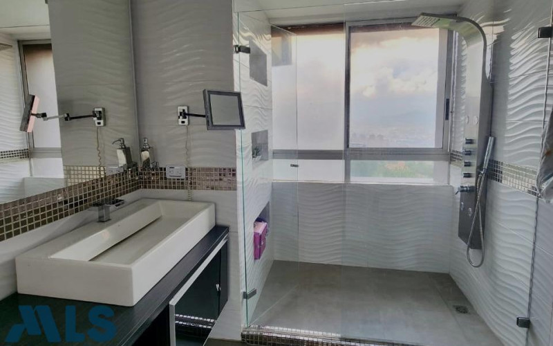 Apartamento en Medellín en Altos del Poblado