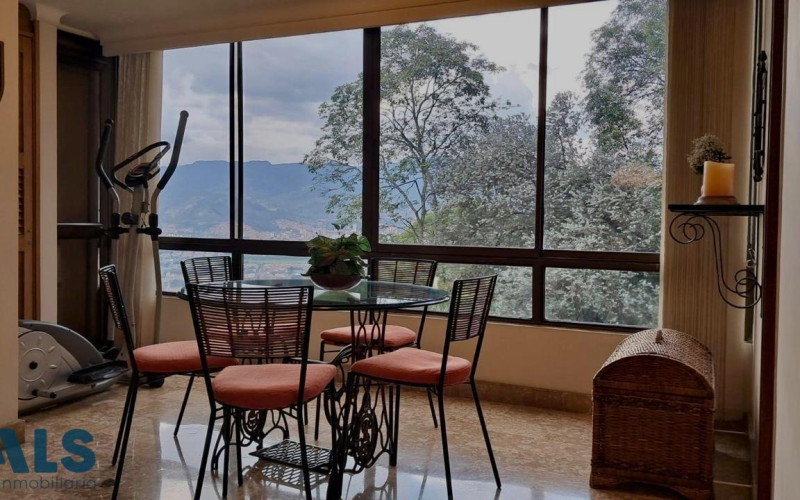 Apartamento en Medellín en Altos del Poblado