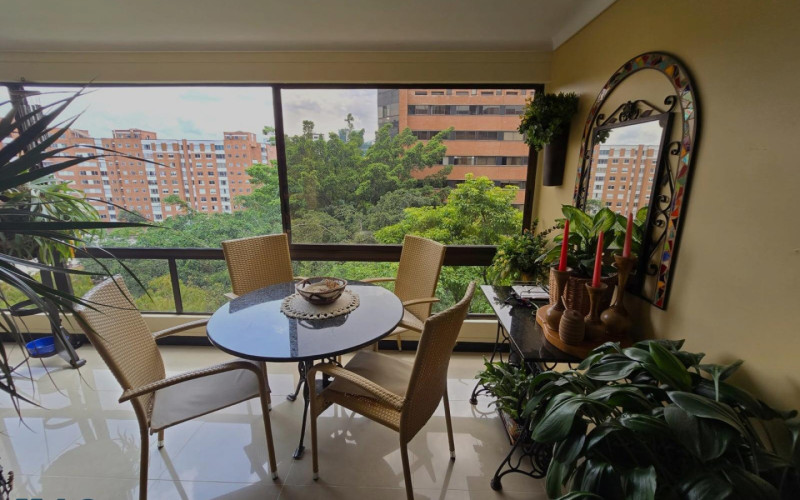 Apartamento en Medellín en Oviedo