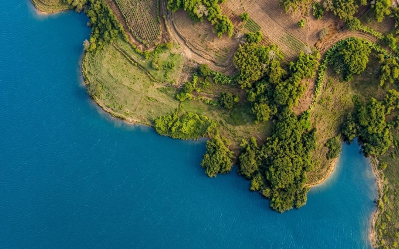 Waterfront Land for Sale in Guatapé - El Peñol | 5,057 sqm Lakefront Lot