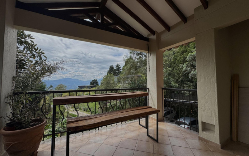 Casa en Envigado en Loma del Escobero