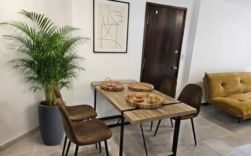 ¡Apartamento amoblado en Laureles con balcón y vista panorámica!  ARRIENDO $4.500.000 – ADMINISTRACIÓN INCLUIDA