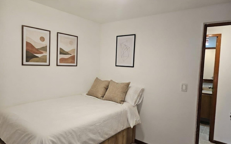 ¡Apartamento amoblado en Laureles con balcón y vista panorámica!  ARRIENDO $4.500.000 – ADMINISTRACIÓN INCLUIDA