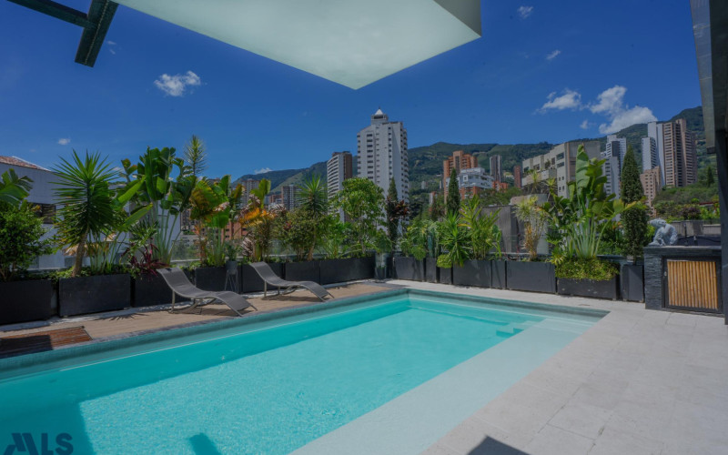 Ultra-Luxury San Lucas Penthouse with Private Pool & Home Theater in El Poblado