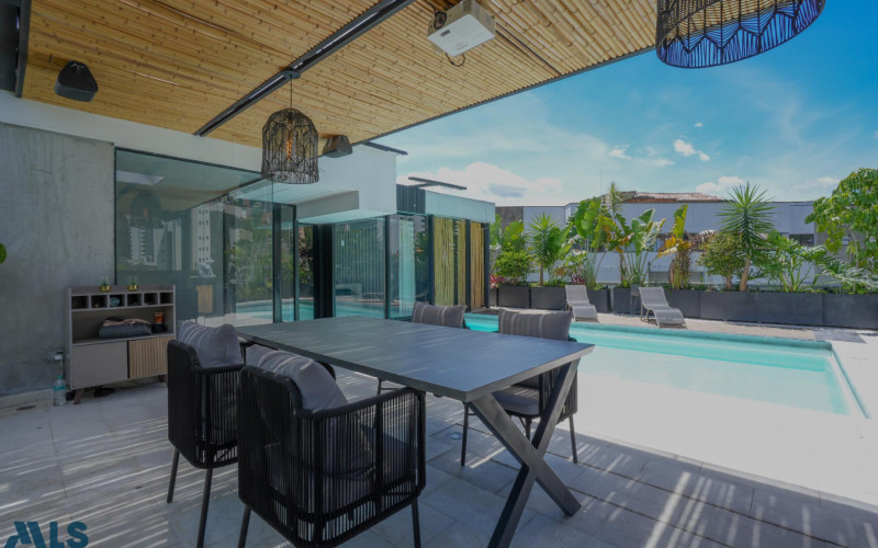 Ultra-Luxury San Lucas Penthouse with Private Pool & Home Theater in El Poblado