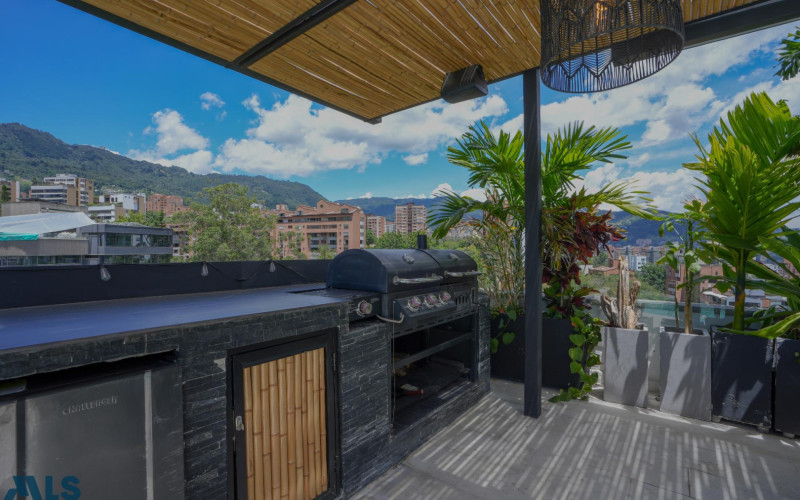 Ultra-Luxury San Lucas Penthouse with Private Pool & Home Theater in El Poblado