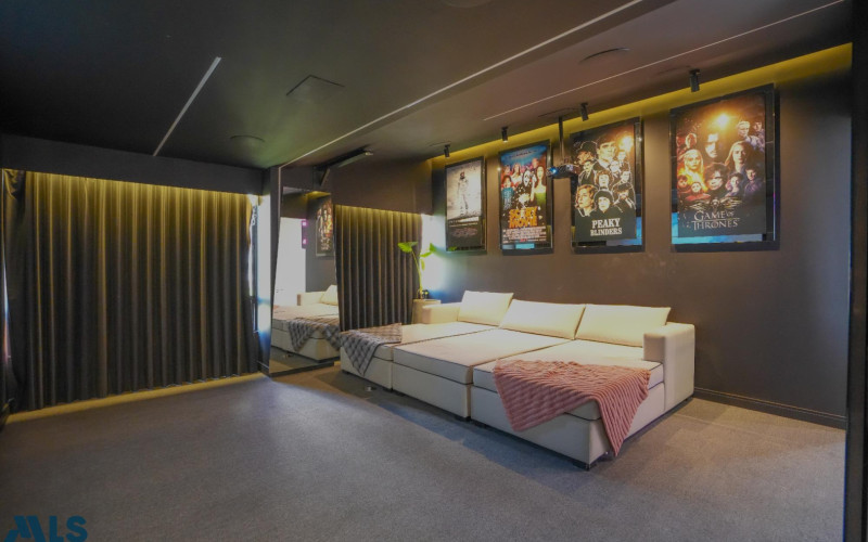 Ultra-Luxury San Lucas Penthouse with Private Pool & Home Theater in El Poblado