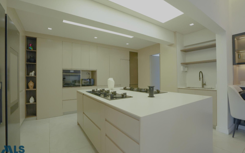 Ultra-Luxury San Lucas Penthouse with Private Pool & Home Theater in El Poblado