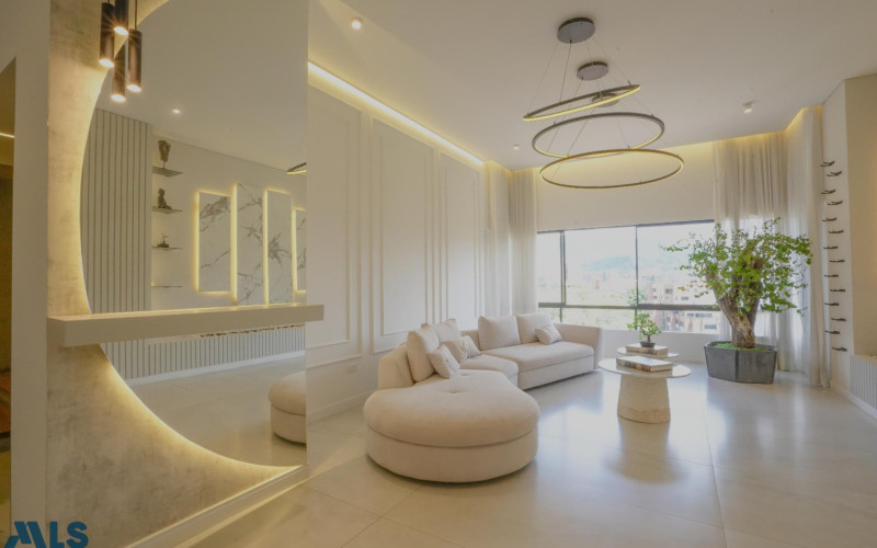 Ultra-Luxury San Lucas Penthouse with Private Pool & Home Theater in El Poblado