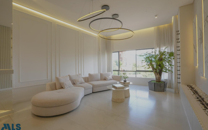 Ultra-Luxury San Lucas Penthouse with Private Pool & Home Theater in El Poblado