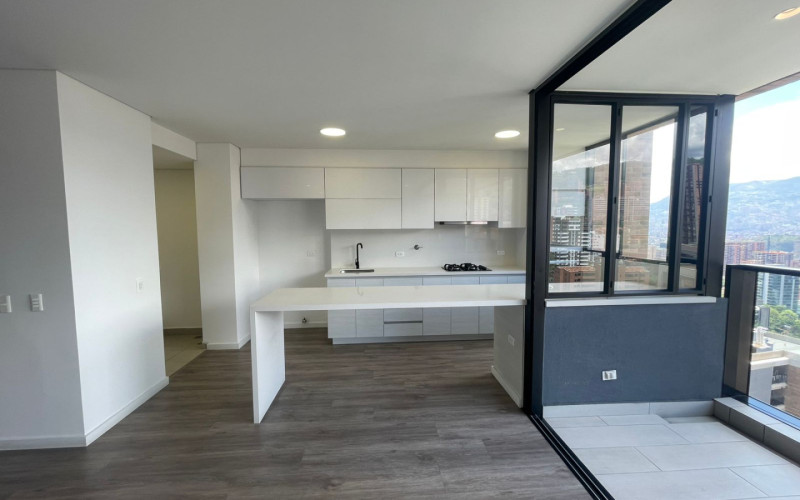 For Rent Elegant Top-Floor Apartment with Panoramic Views for Rent in Lalinde, El Poblado