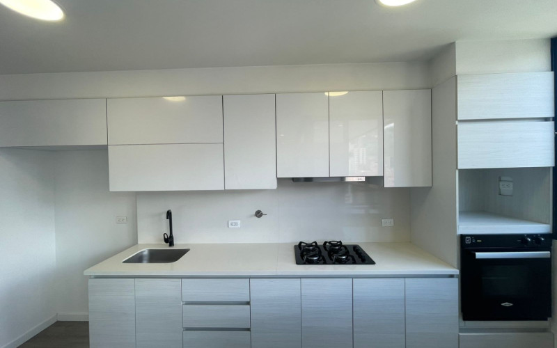 For Rent Elegant Top-Floor Apartment with Panoramic Views for Rent in Lalinde, El Poblado