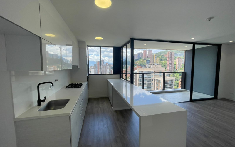 For Rent Elegant Top-Floor Apartment with Panoramic Views for Rent in Lalinde, El Poblado