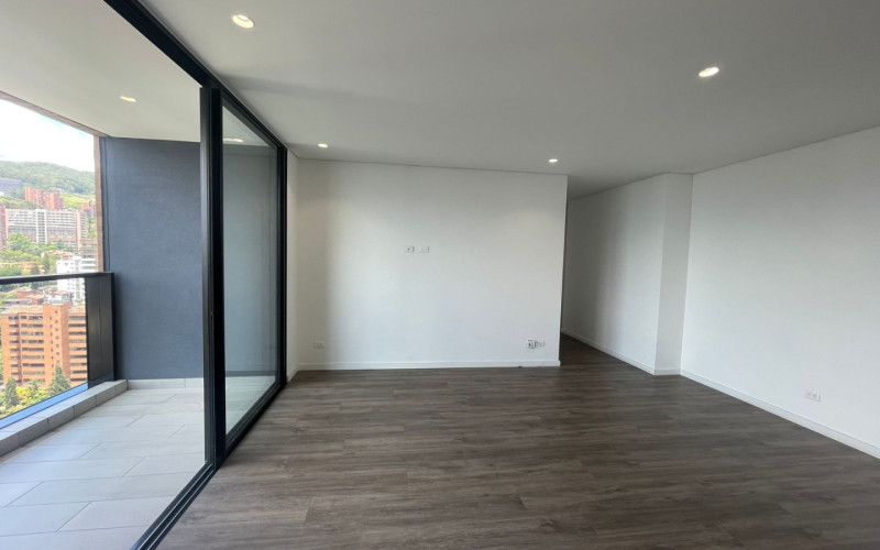 For Rent Elegant Top-Floor Apartment with Panoramic Views for Rent in Lalinde, El Poblado