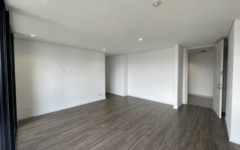 For Rent Elegant Top-Floor Apartment with Panoramic Views for Rent in Lalinde, El Poblado