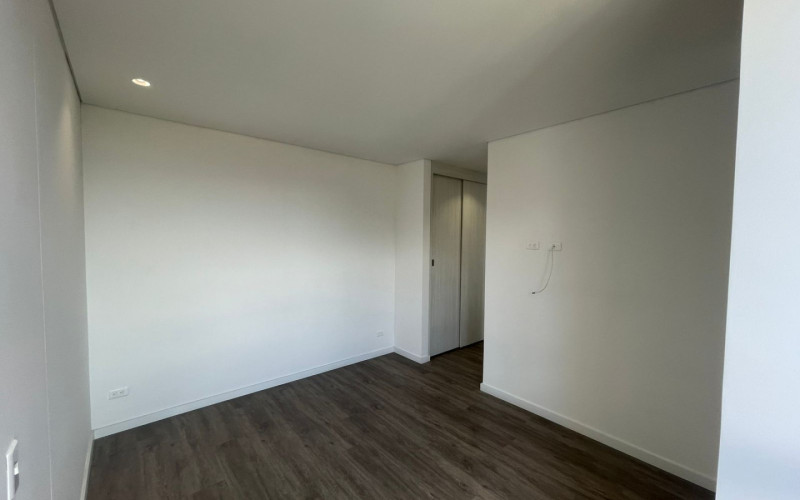 For Rent Elegant Top-Floor Apartment with Panoramic Views for Rent in Lalinde, El Poblado